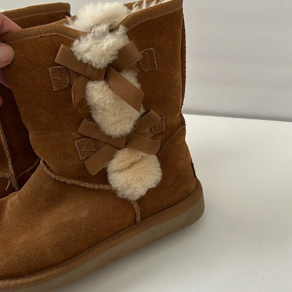 UGG Koolaburra Victoria Short Boots Size 8 Women's Brown Bow Suede Leather - Picture 9 of 12